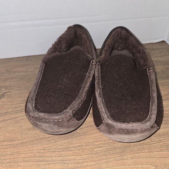 UGG Men\'s Ascot slippers, likely in the color Stout or Chocolate size 8 main image 5